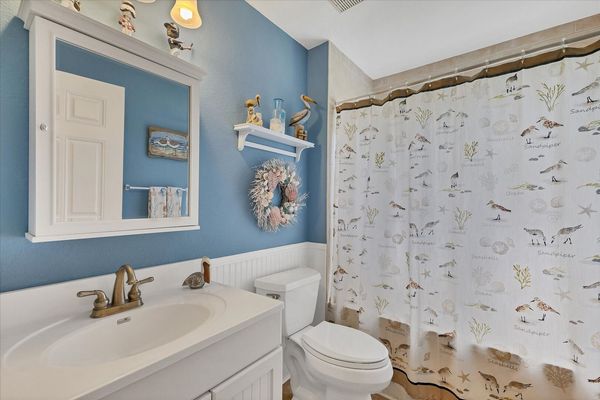 Second Bathroom with shower/tub combo