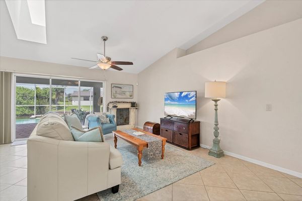 Living room with 65" Smart TV