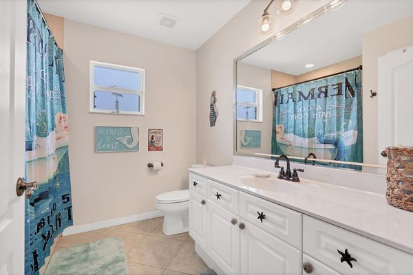 Fun mermaid guest bathroom