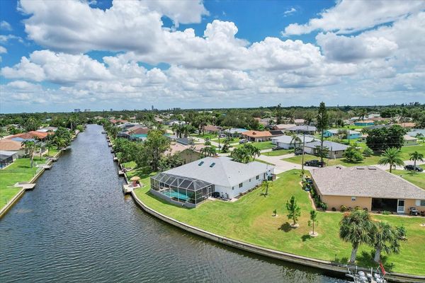 Canal leading to Caloosahatchee River (Boat lift not available)