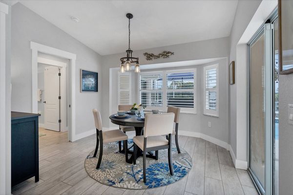 breakfast nook over look pool and canal