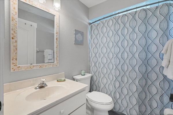 Guest bathroom with shower/tub combo