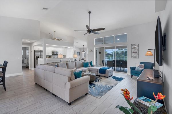 Living room with plenty of room for everyone