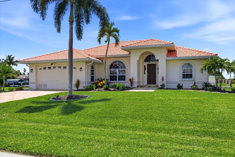 Beautiful 3 bedroom, 2 bathroom waterfront home with private pool in Punta Gorda