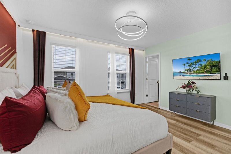 Master Suite Bedroom 2, King Bed, Upstairs, 50" Smart TV