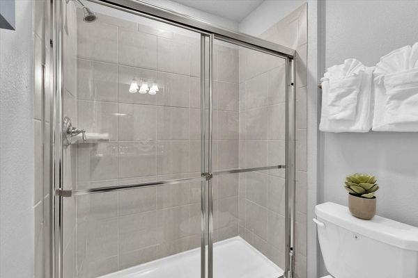 Jack N Jill Bathroom 4, Shower, Upstairs
(Shared by Bedrooms 4 and 5)