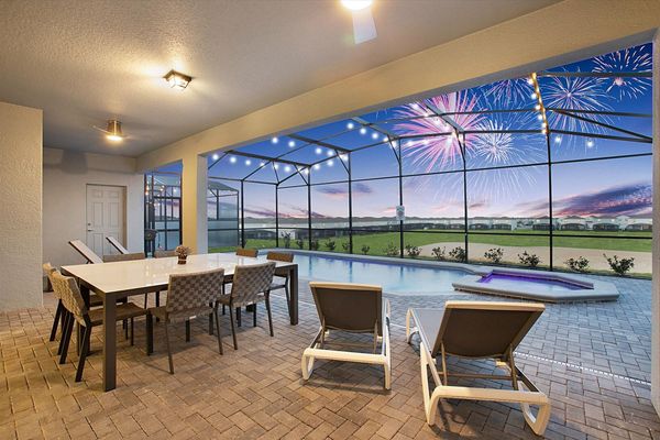Pool Deck, Dining Area
