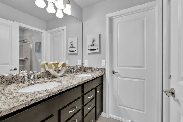 Jack N Jill Bathroom 4, Shower, Upstairs
(Shared by Bedrooms 4 and 5)