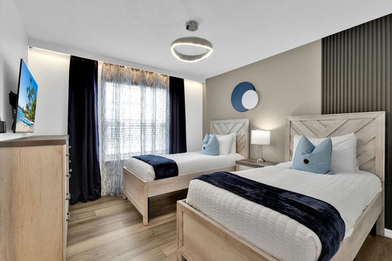 Bedroom 5, Twin/Twin, Upstairs, Shared Bathroom, 50" Smart TV