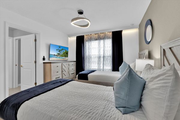 Bedroom 5, Twin/Twin, Upstairs, Shared Bathroom, 50" Smart TV