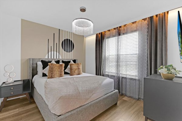 Suite Bedroom 7, Queen Bed, Upstairs, Attached Bathroom, 50" Smart TV