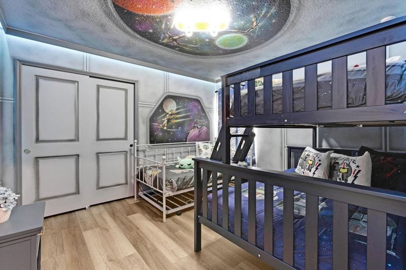 Bedroom 9 - Star Wars, Twin/Double + Twin Bunk, Upstairs, 50" Smart TV