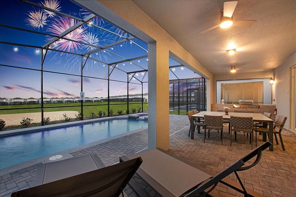 Spa/Pool Deck, Dining Area