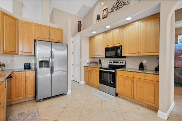 Fully-equipped kitchen