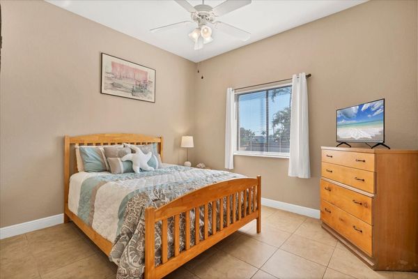 Guest bedroom 2 with one queen bed