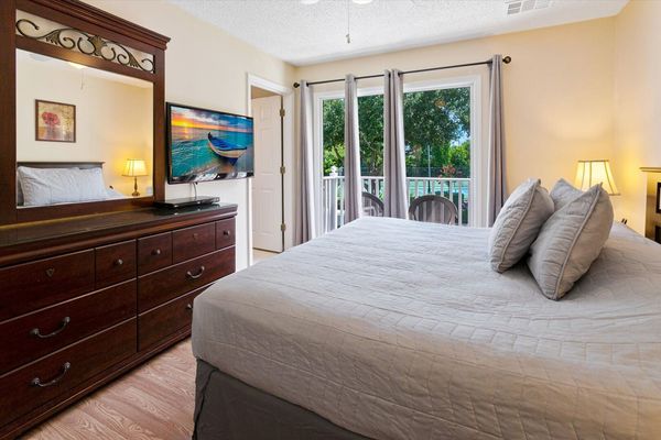 Master King Bedroom 1 (Angle)
40" Fire TV