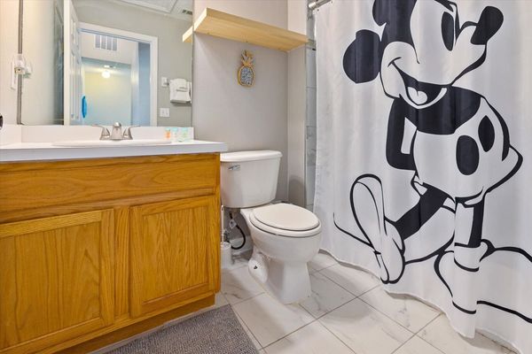 Hall Bathroom 2 Upstairs
Tub/Shower Combo