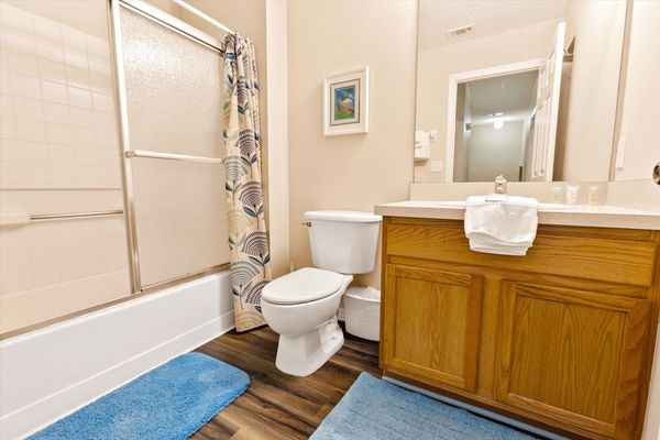 Bathroom 2 Upstairs
Tub/Shower Combo
