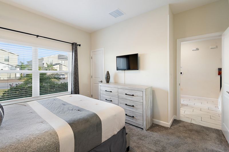 Queen Bedroom 4 Downstairs 32" Smart TV
