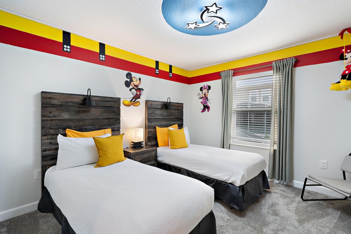 Two Twins Bedroom 3 Upstairs Roku