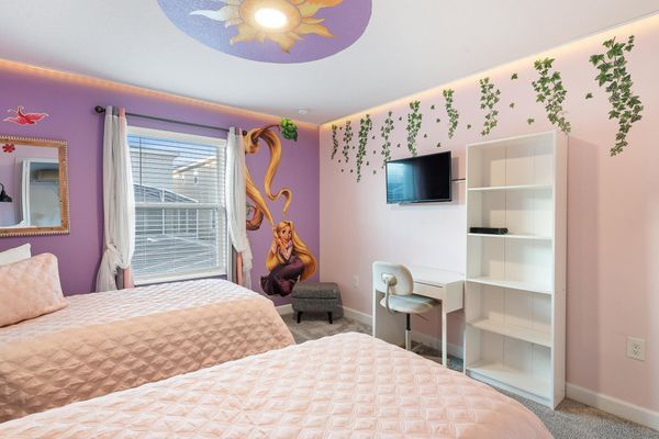 Two Twins Bedroom 3 32" Smart TV