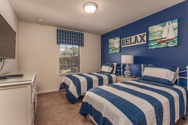 Twin/Twin Bedroom 2 Upstairs
43" Smart TV