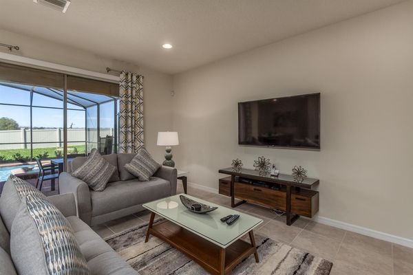 Living Room (Angle)
60" Smart TV