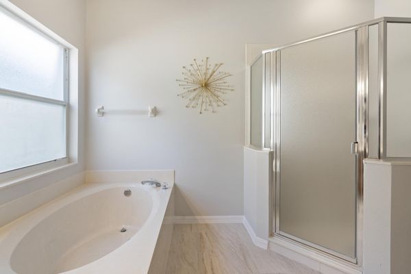 Master King Bathroom 1 Tub & Shower