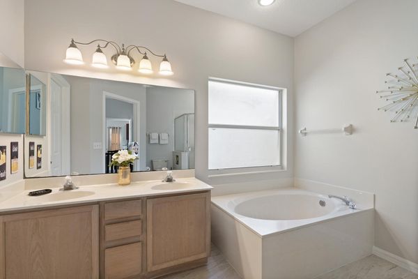 Master King Bathroom 1 Tub