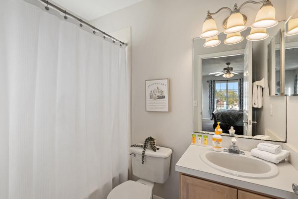 King Suite Bathroom 2 Upstairs Tub/Shower Combo