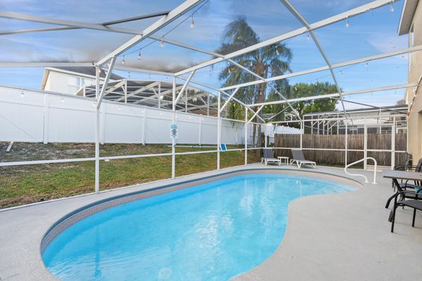 Pool Faces West No Spa