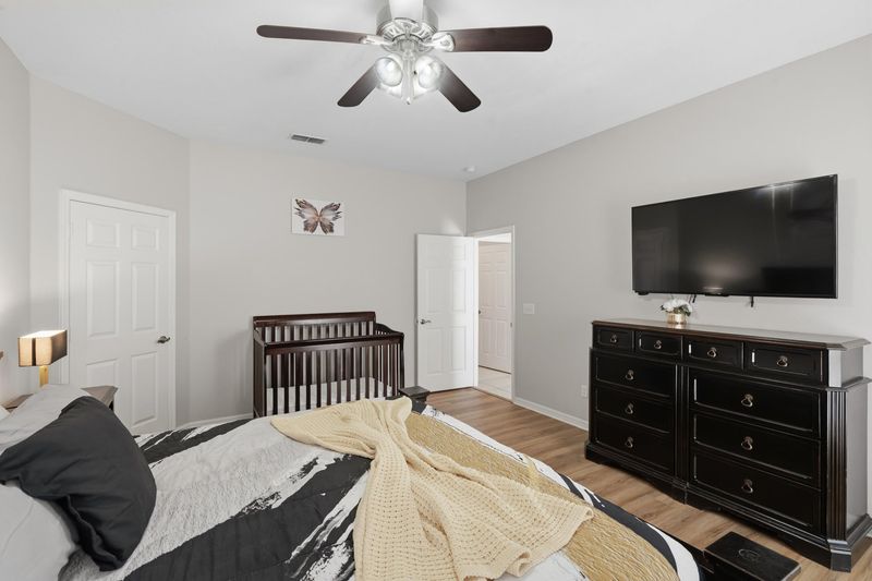 Master King Bedroom 1 Crib