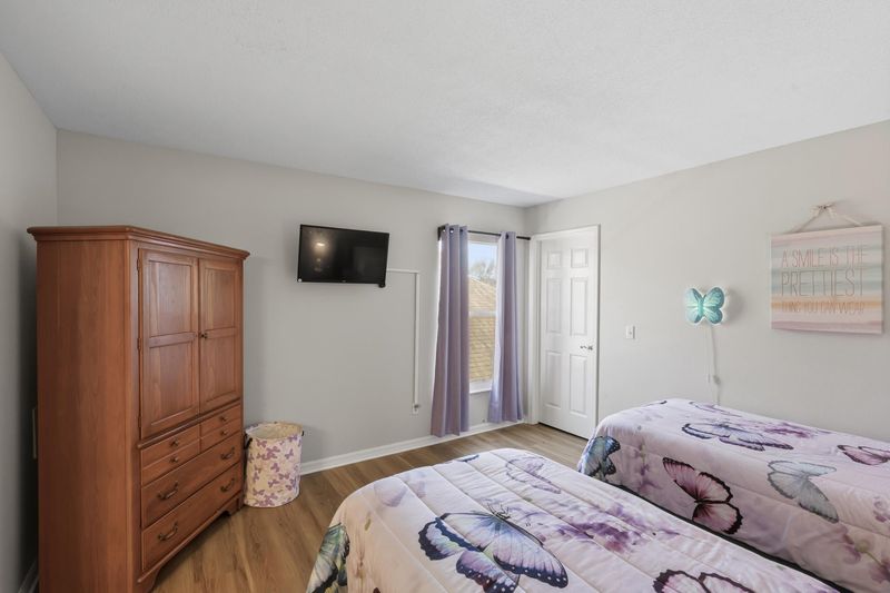 Two Twins Bedroom 5 Upstairs 32" Roku TV
Shared Bathroom