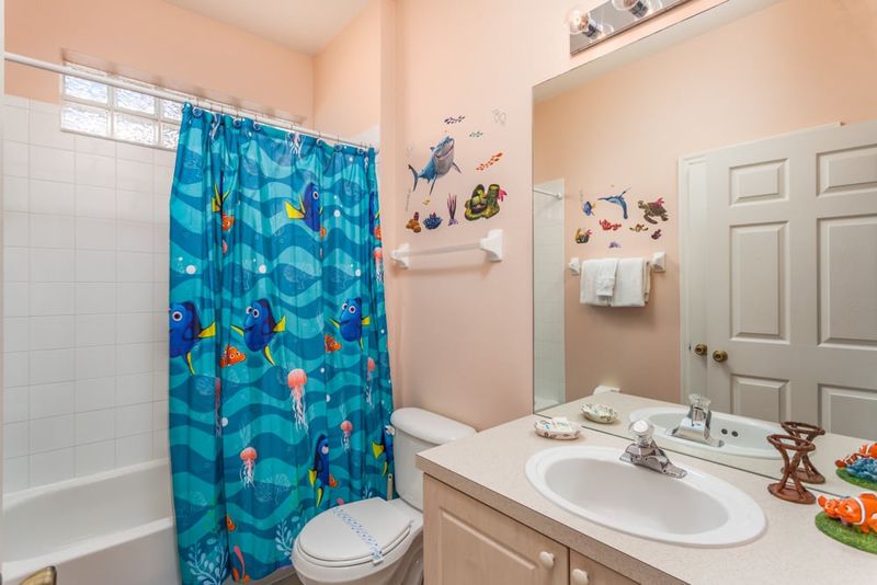 Hall Bathroom 3
Tub/Shower Combo