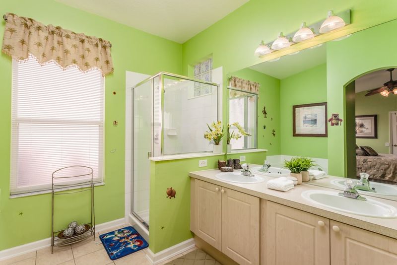 Master King Bathroom 1
Shower and Tub