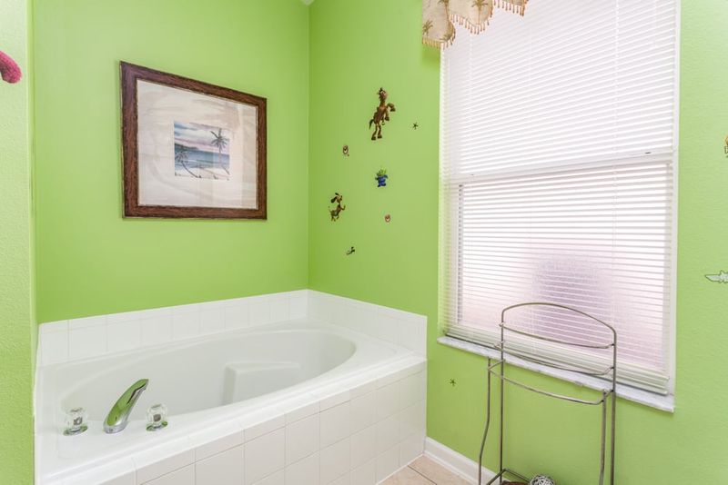 Master King Bathroom 1 (Angle)