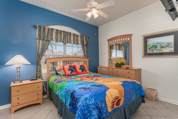 Queen Bedroom 3
32" TV