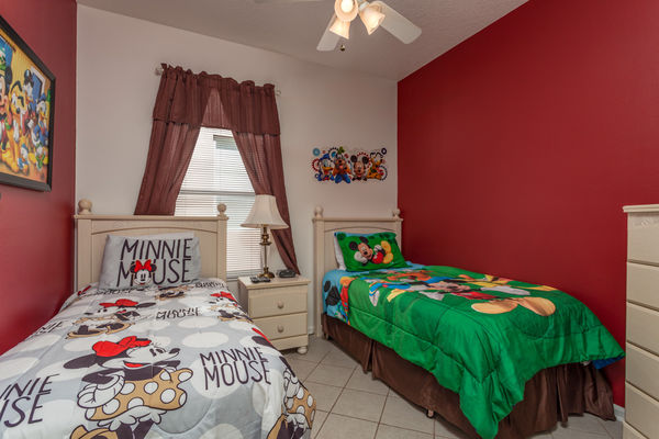 Two Twins Bedroom 4
32" TV
Mickey and Friends Theme