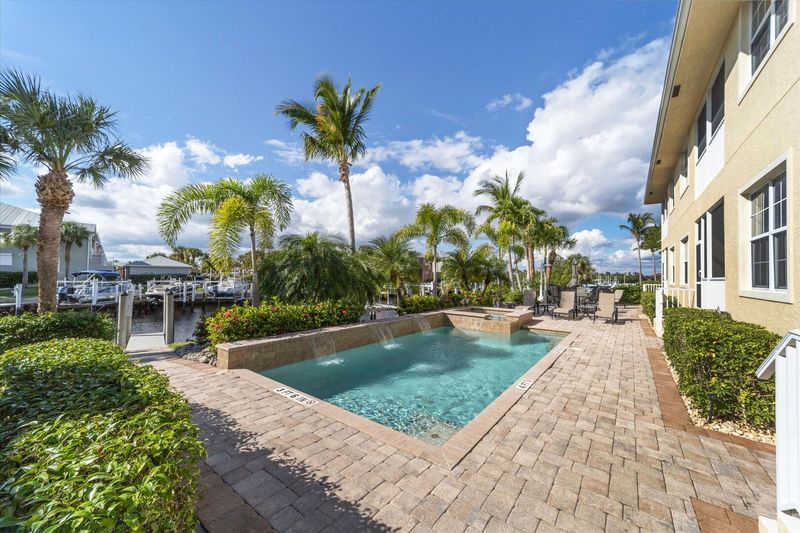 Sparkling communal pool & spa