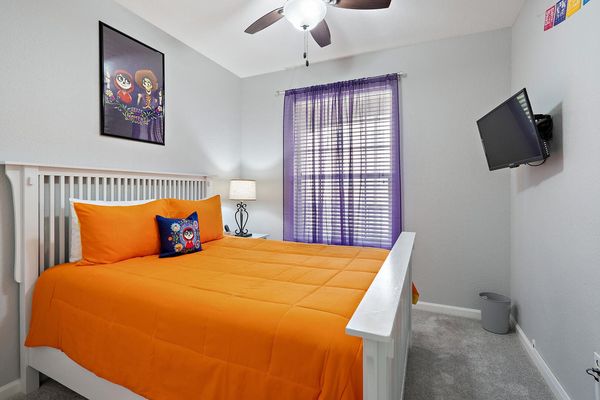 Queen Bedroom 3
32" TV