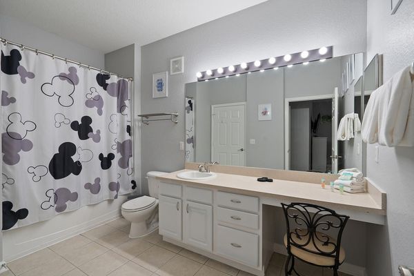 Shared Bathroom 2 Angle
Tub/Shower Combo