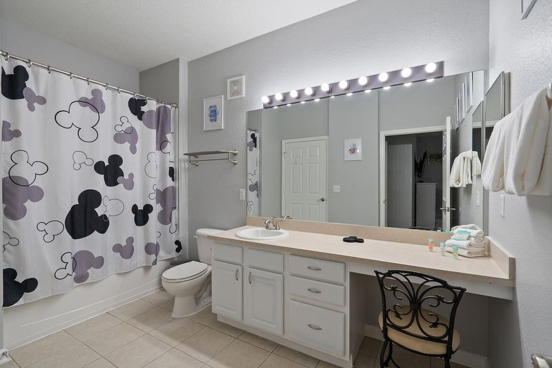 Shared Bathroom 2 Angle
Tub/Shower Combo