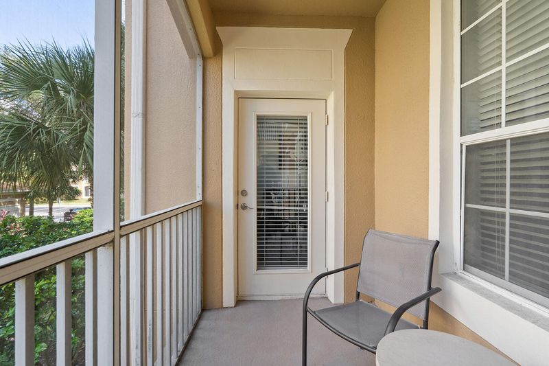 Balcony (Angle)