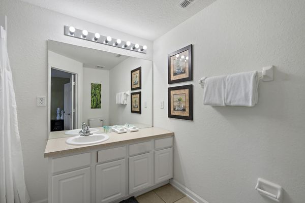 Master King Bathroom 1 Upstairs