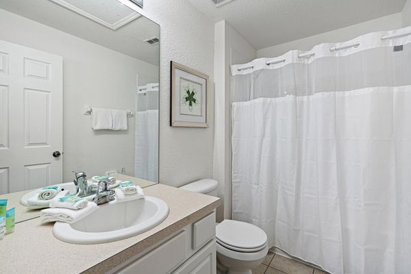 Two Twins Suite Bathroom 2 Upstairs Tub/Shower Combo