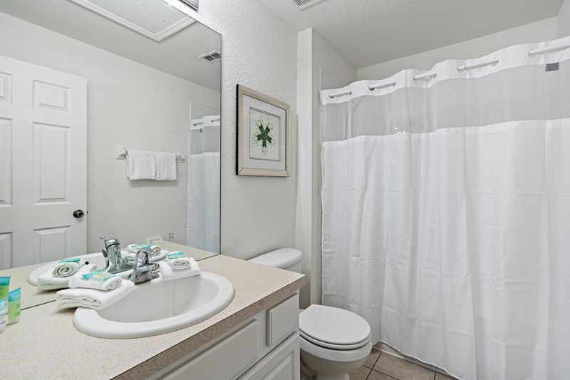 Two Twins Suite Bathroom 2 Upstairs Tub/Shower Combo