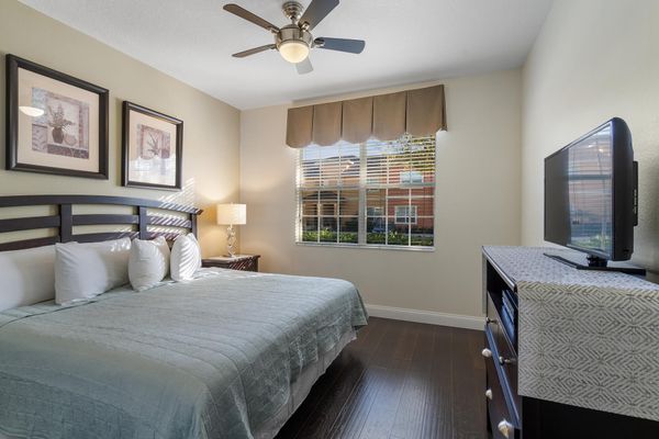 King Bedroom 6 32" TV