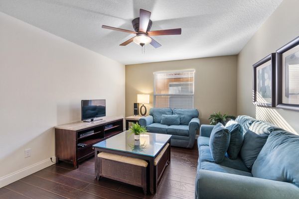 Loft 40" Roku TV
