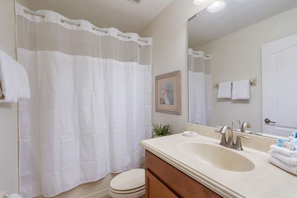 Hall Bathroom 4 Upstairs Tub/Shower Combo