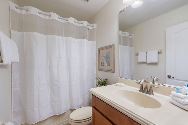 Hall Bathroom 4 Upstairs Tub/Shower Combo